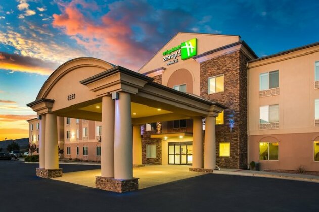 Holiday Inn Express Hotel & Suites Cedar City - Photo2