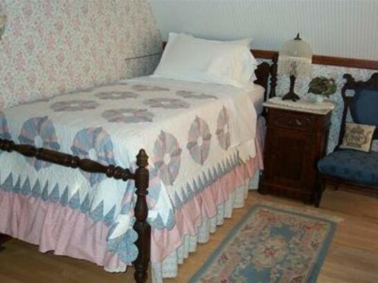 The Garden Cottage Bed and Breakfast - Photo2
