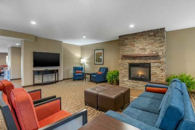 Comfort Suites Cedar Falls - Photo2