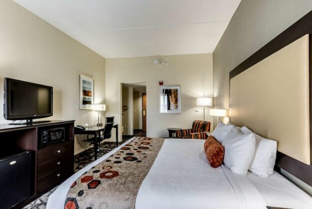 Holiday Inn Express & Suites - Cedar Falls - Photo4
