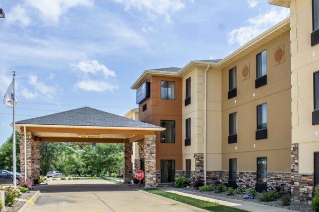 Comfort Inn & Suites Cedar Rapids - Photo2
