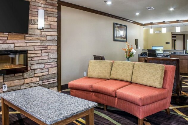 Comfort Inn & Suites Cedar Rapids - Photo5