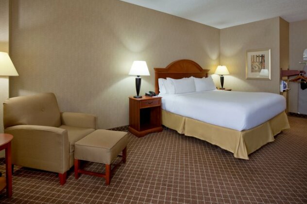 Holiday Inn Express Hotel & Suites Cedar Rapids I-380 at 33rd Avenue - Photo4