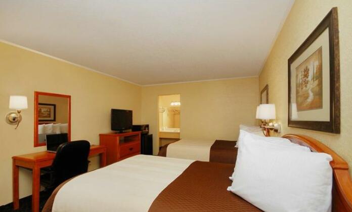 Americas Best Value Inn Center - Photo5