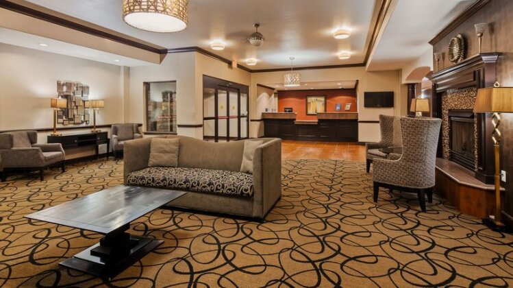Best Western Plus Classic Inn and Suites - Photo4