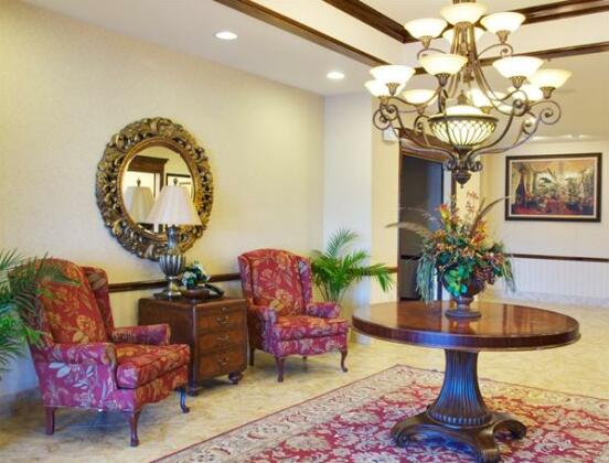Holiday Inn Express Hotel & Suites Center - Photo2