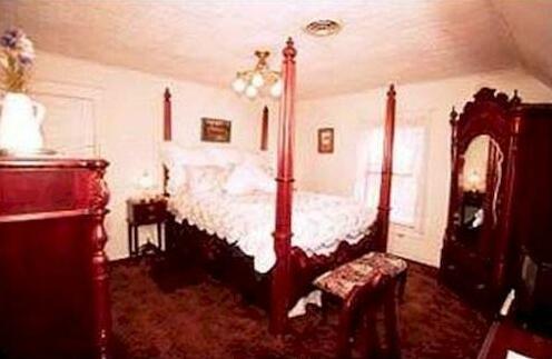 Parlor Car Bed & Breakfast - Photo3