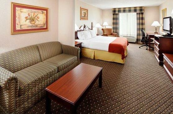 Holiday Inn Express & Suites by IHG Chambersburg - Photo5
