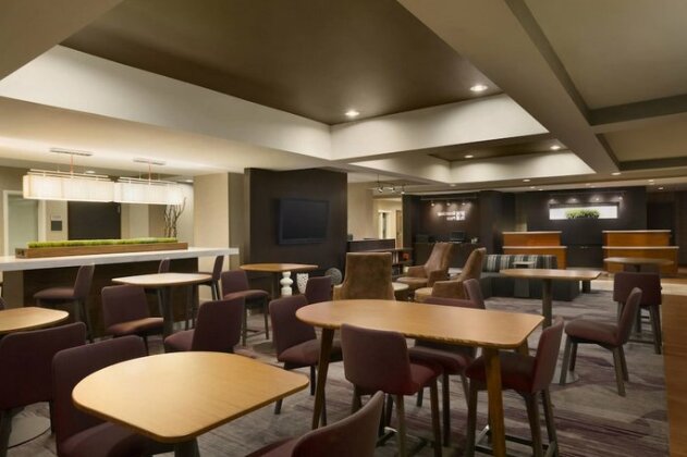 Courtyard by Marriott Champaign - Photo4