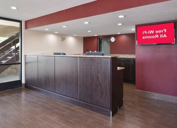 Red Roof Inn Champaign - University - Photo3