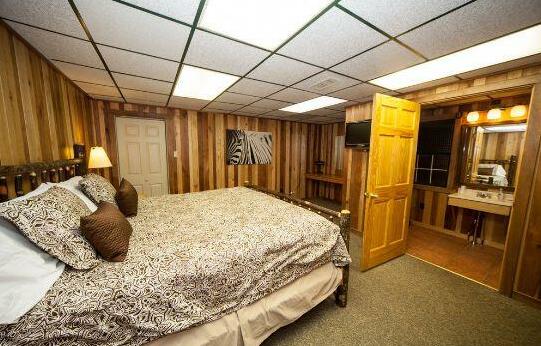 Log Cabin Lodge & Suites - Photo3