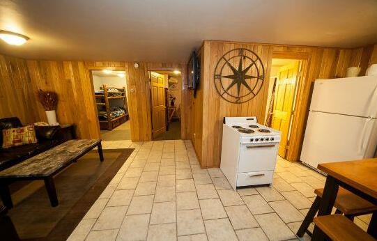 Log Cabin Lodge & Suites - Photo4