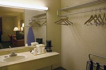 AMERICAS BEST VALUE INN Channelview - Photo2