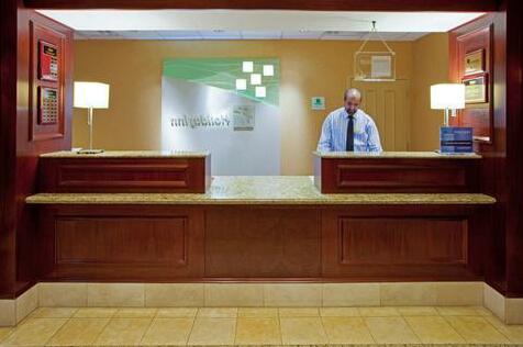 Holiday Inn Chantilly-Dulles Expo Airport - Photo2