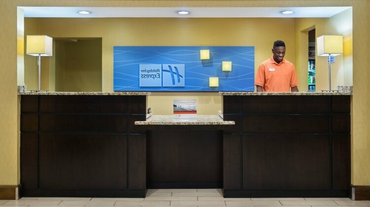 Holiday Inn Express Charleston-Civic Center - Photo2