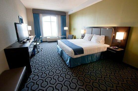 Holiday Inn Express and Suites North Charleston - Photo2