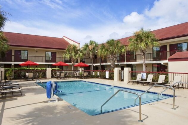 Red Roof Inn Plus+ Mount Pleasant - Patriots Point - Photo2