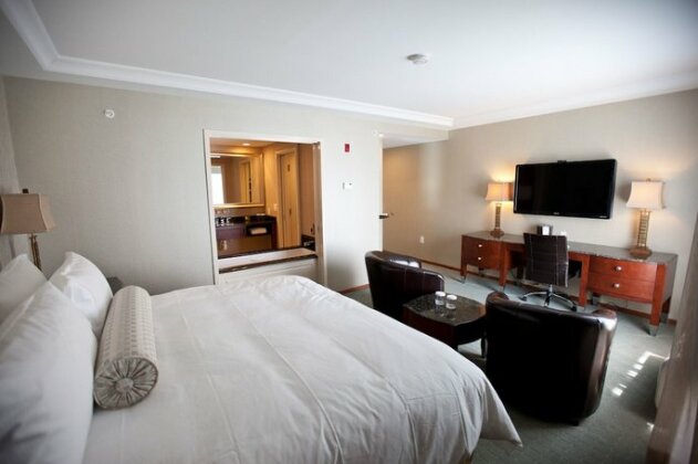 Town & Country Inn and Suites Charleston - Photo5