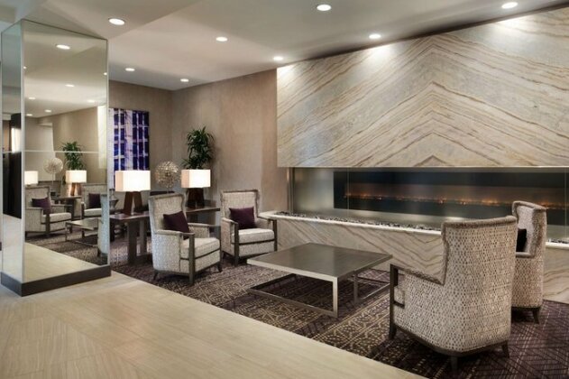 Embassy Suites by Hilton Charlotte Uptown - Photo4