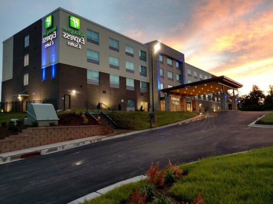 Holiday Inn Express & Suites - Charlotte NE - University Area - Photo2