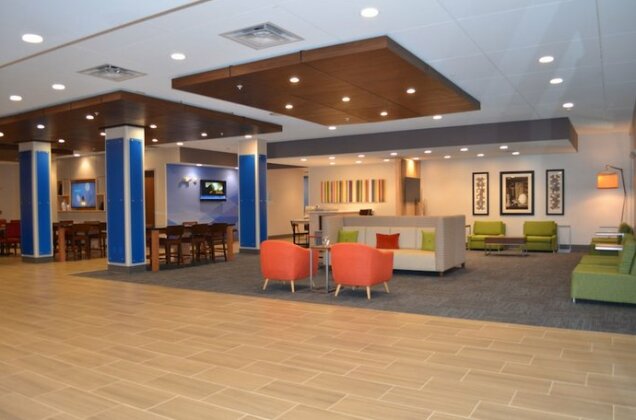 Holiday Inn Express & Suites - Charlotte NE - University Area - Photo3