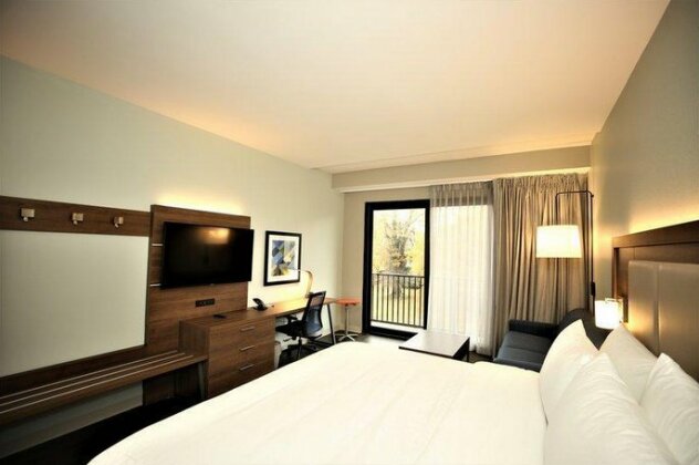 Holiday Inn Express & Suites - Charlotte - South End - Photo4