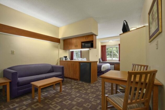 Microtel Inn & Suites by Wyndham Charlotte/Northlake - Photo4