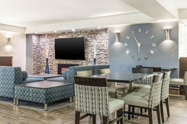 Quality Inn & Suites Charlotte Airport - Photo4