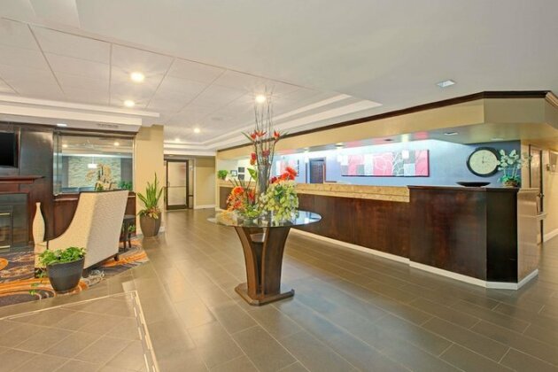 Ramada Plaza by Wyndham Charlotte Airport Conference Center Hotel - Photo4