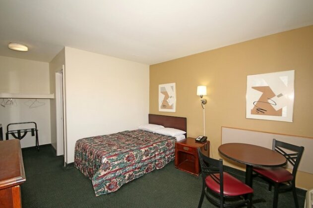 Royal Inn and Suites Charlotte Airport - Photo4