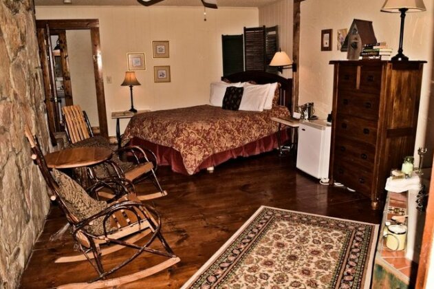 The Overlook Inn Bed and Breakfast - Photo3