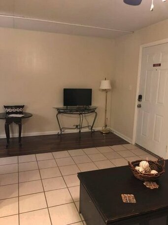 Check it out 2 BR/ 1 B Apt very close to 1-24 - Photo3