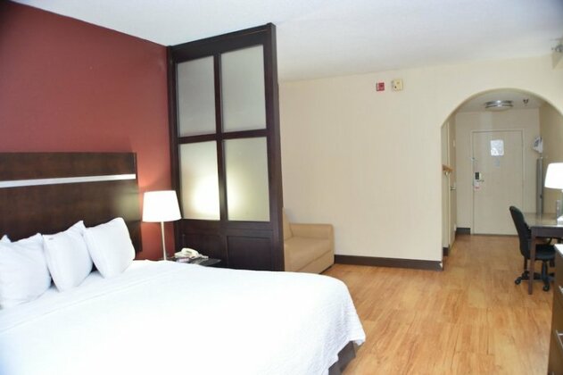 Red Roof Inn PLUS+ & Suites Chattanooga Downtown - Photo2