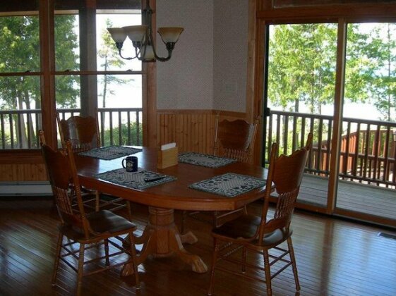 Ninemile Point Bed & Breakfast - Photo4