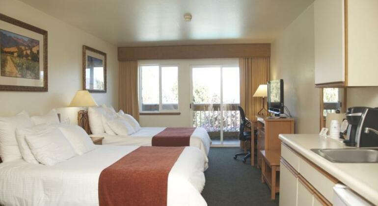 Lakeside Lodge and Suites - Photo4