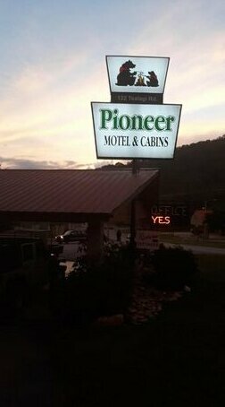Pioneer Motel and Cottages