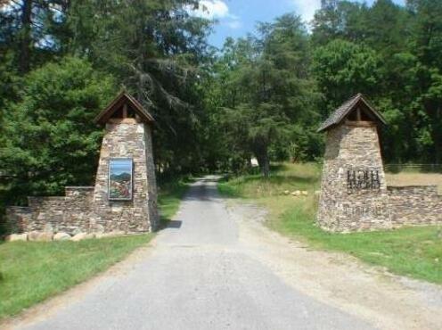 Tuckasiegee River Mountain Lodge