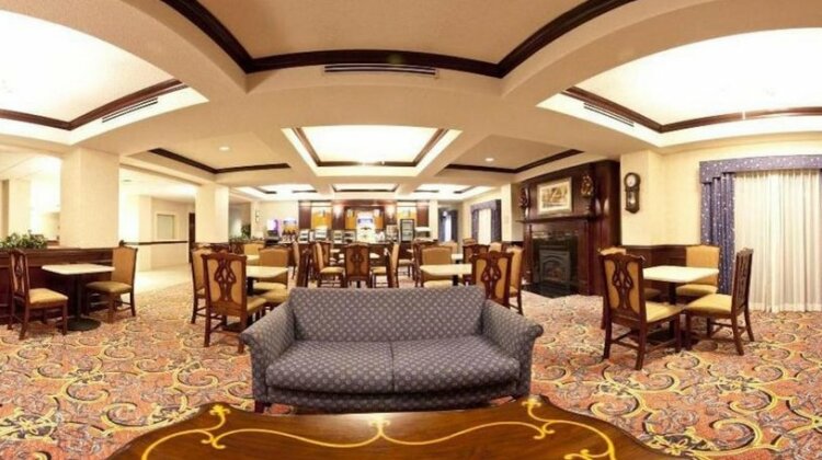 Holiday Inn Express & Suites Chesapeake - Photo2