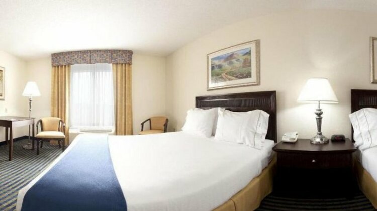 Holiday Inn Express & Suites Chesapeake - Photo4
