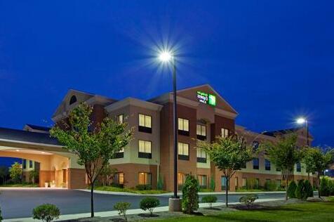 Holiday Inn Express Hotel & Suites Chestertown - Photo2