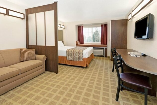 Microtel Inn & Suites Cheyenne - Photo4