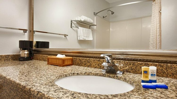 Best Western Inn & Suites - Midway Airport - Photo4