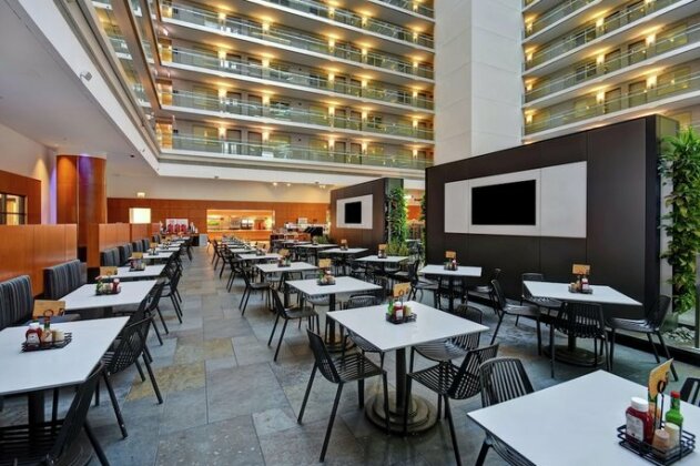 Embassy Suites Chicago Downtown Magnificent Mile - Photo4