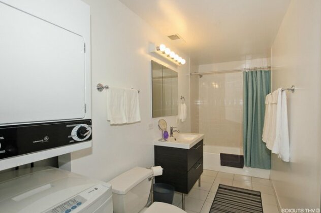 Light-filled Service Apartment in South Loop - Photo4