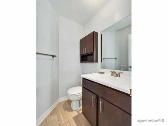 New Upscale 2br in Gold Coast - Photo5