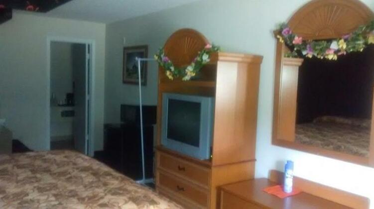 General Bragg Inn and Suites - Photo3