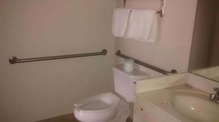 General Bragg Inn and Suites - Photo5
