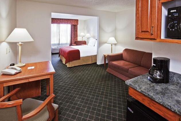 Holiday Inn Express Hotel & Suites Chickasha - Photo4