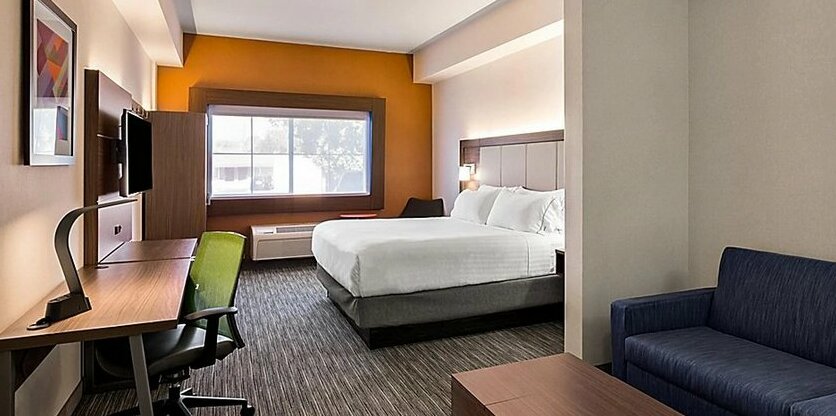 Holiday Inn Express & Suites - Chico - Photo3