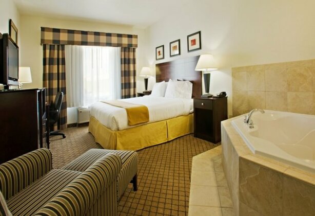 Holiday Inn Express Childress - Photo4